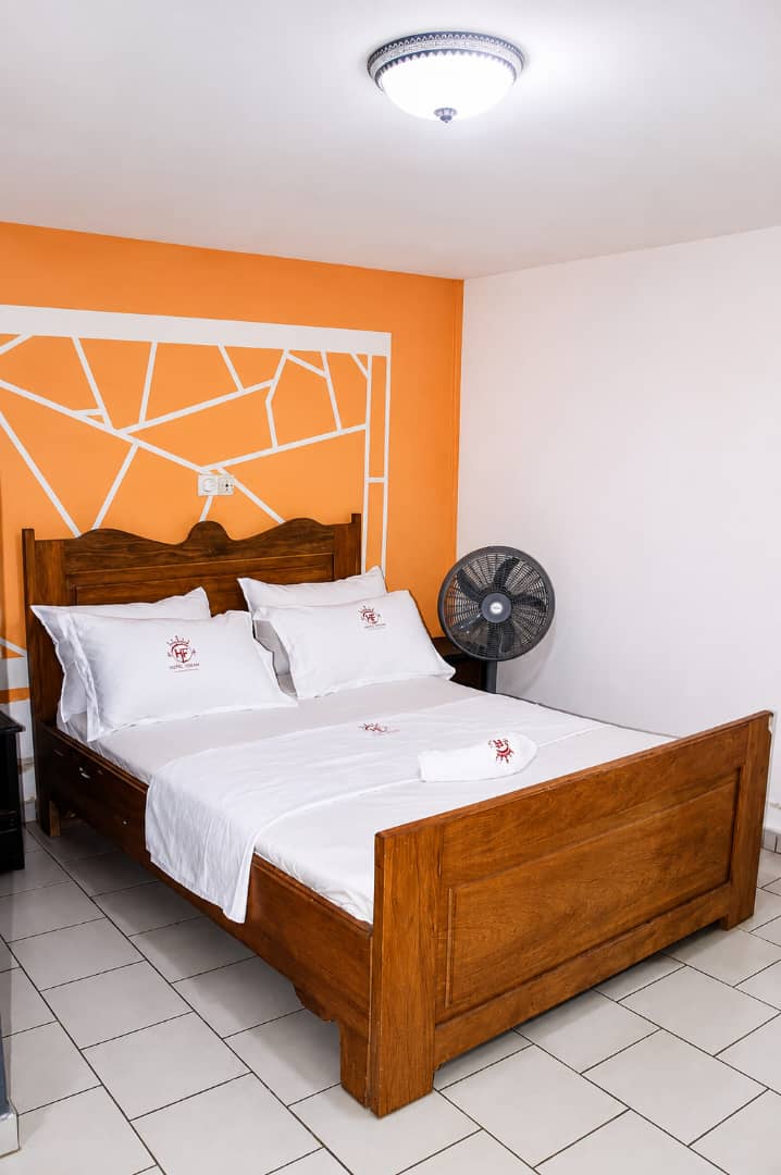 Chambre spacieuse - Hôtel Fokam Yaoundé